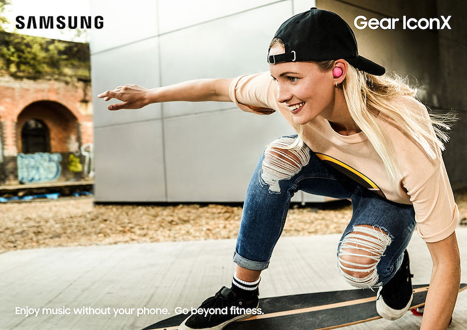 issie-gibbons-fashion-stylist-samsung-global-campaign-skater-longboard